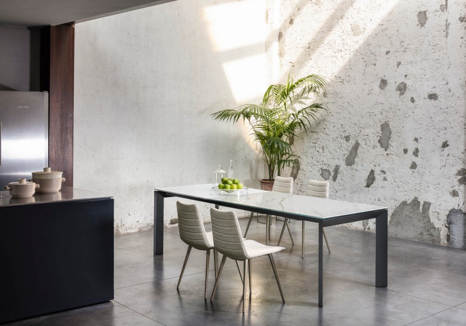 Cover table chair with metal base and white fabric seat