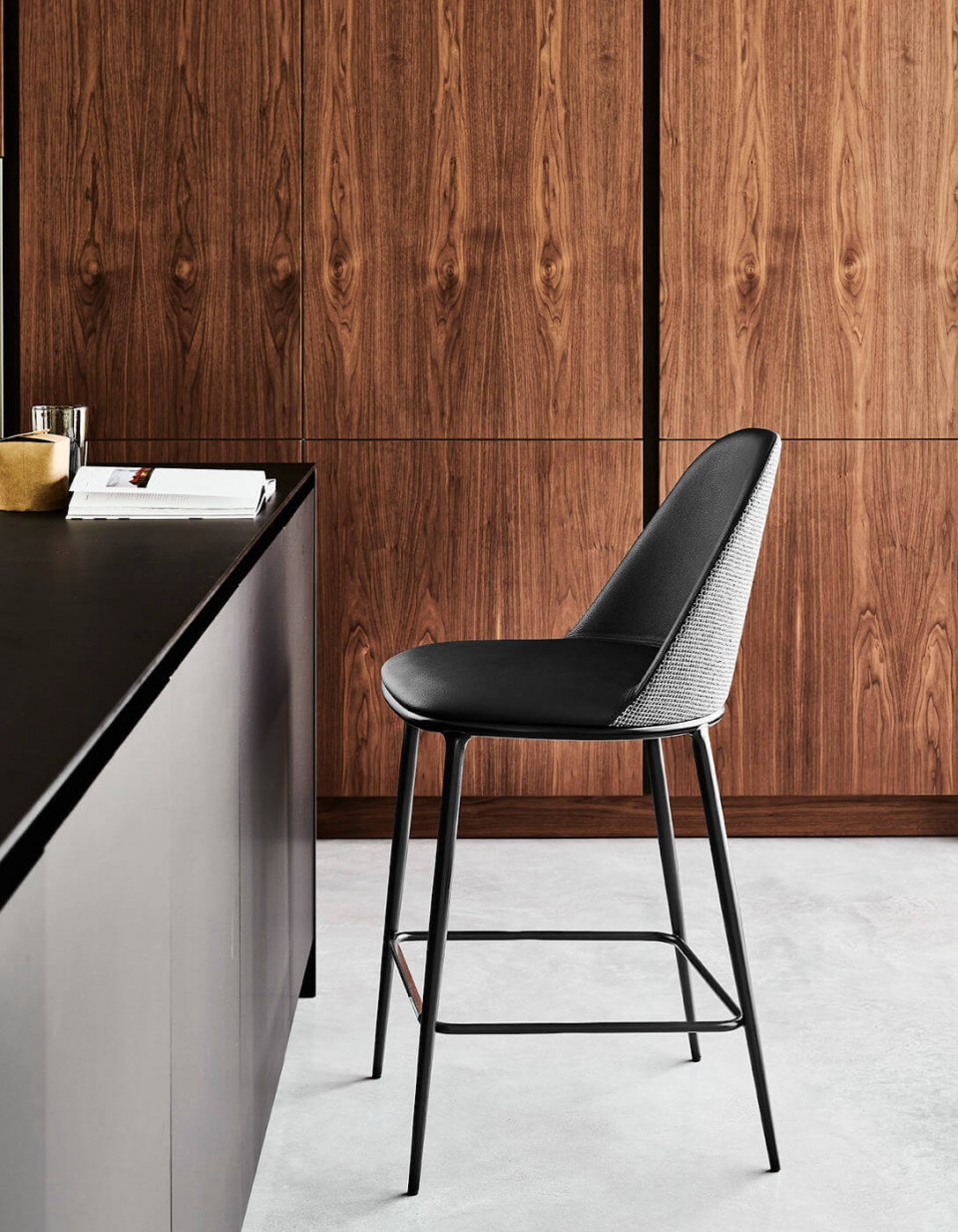 Lea black stool