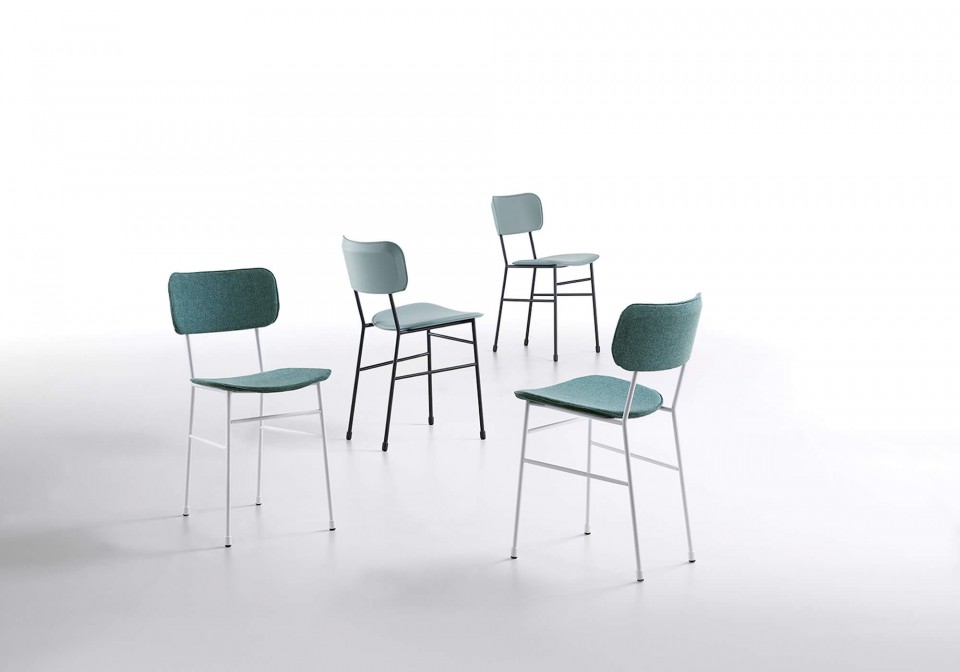 Sedia Master con seduta in cuoio azzurro e struttura in metallo