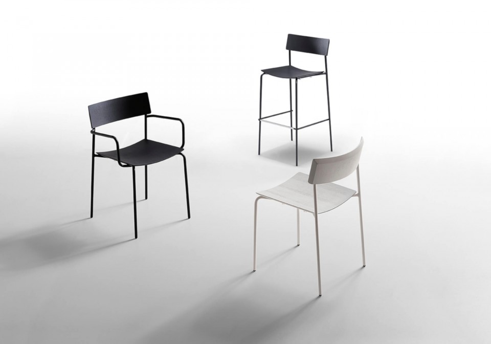 Mito chair with white wooden seat and white metal frame