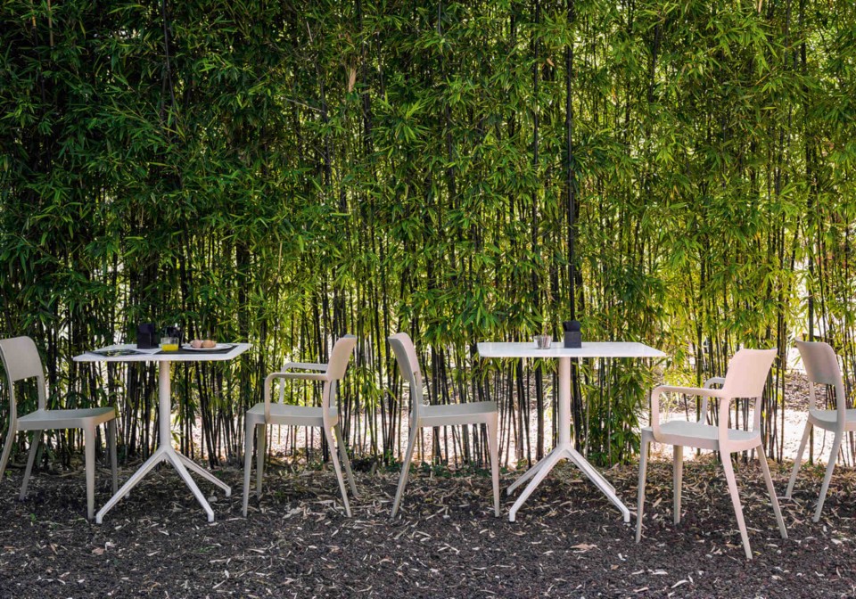 Nenè outdoor chair with armrests made of polypropylene