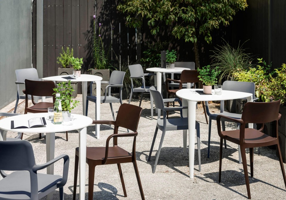 Nenè outdoor chair entirely made of polypropylene