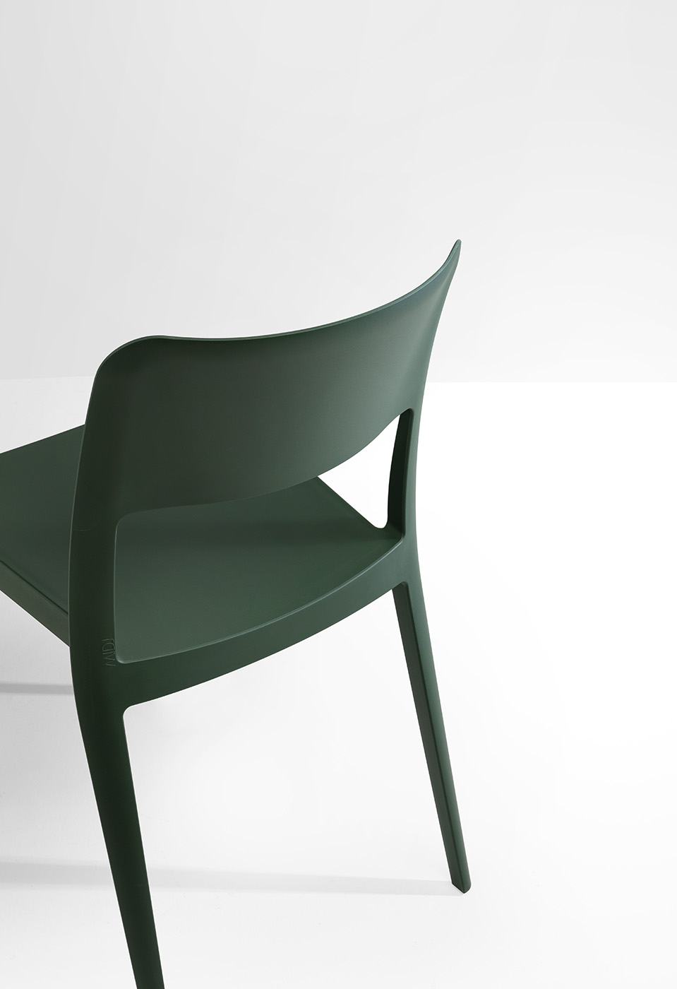 Nenè chair in dark green