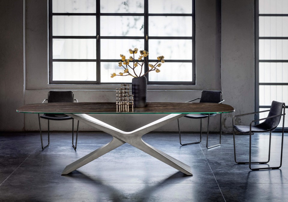 Nexus table with baydur base with dark gray brushed concrete finish and top in cristalceramic marble noir desir