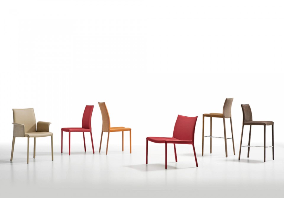 Nuvola armchair completely covered in beige leather