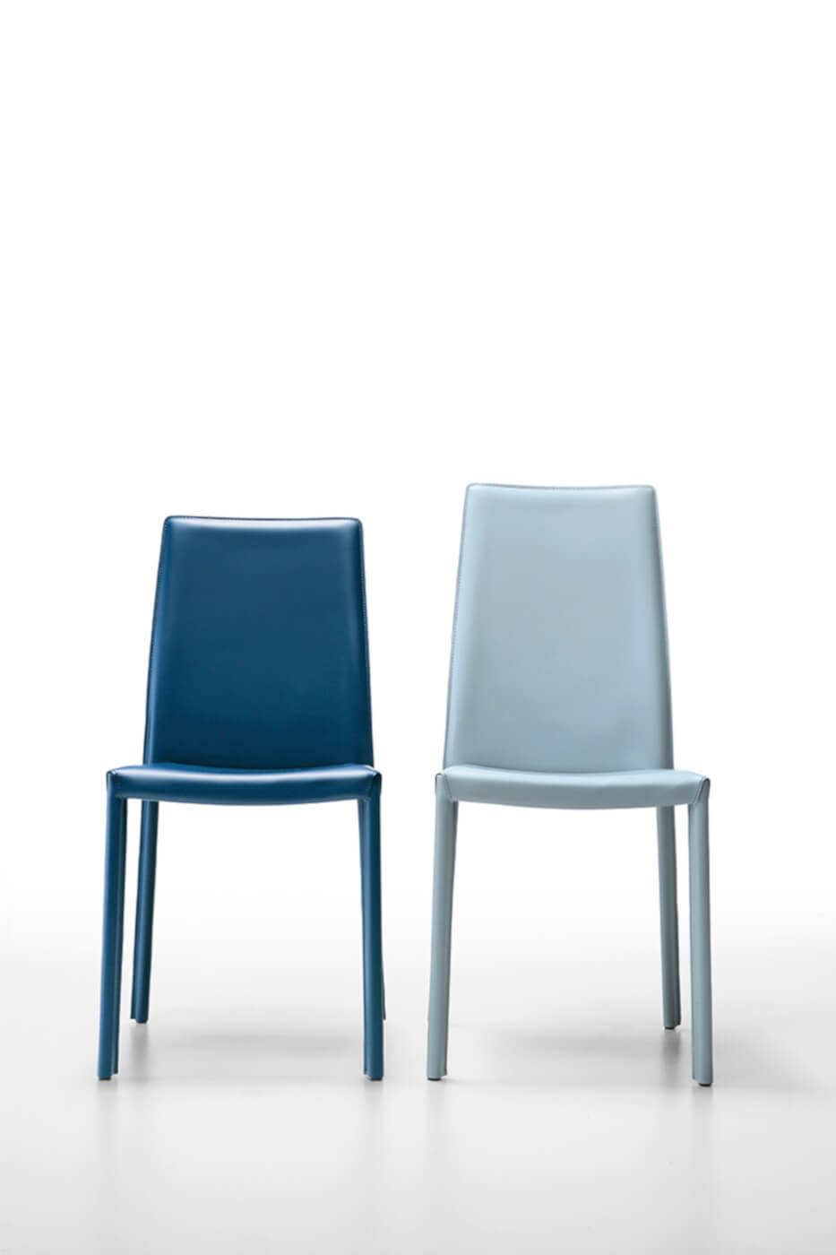 Chair with high back Nuvola entirely covered in light blue hide