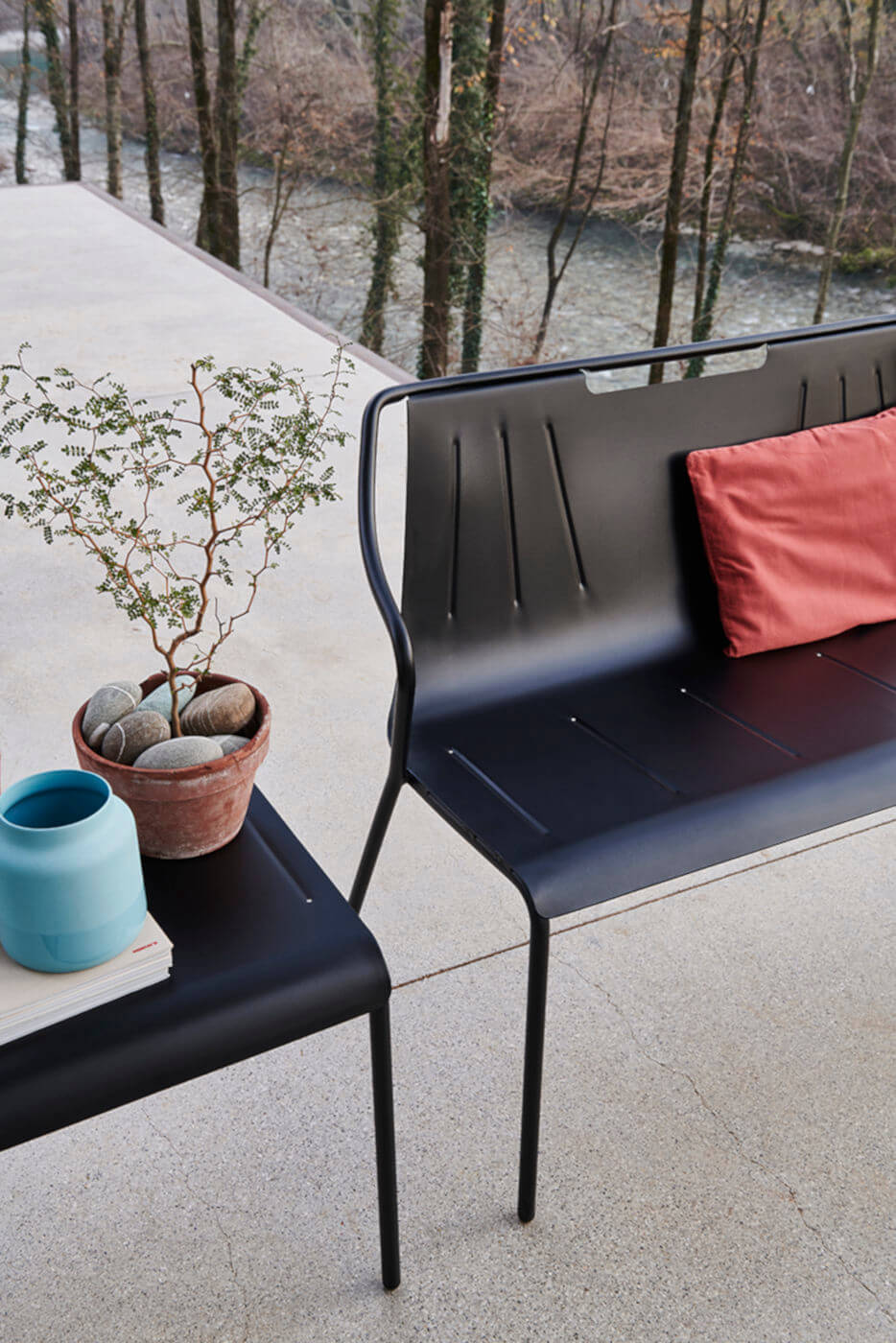 Ola bench with structure and seat in painted steel