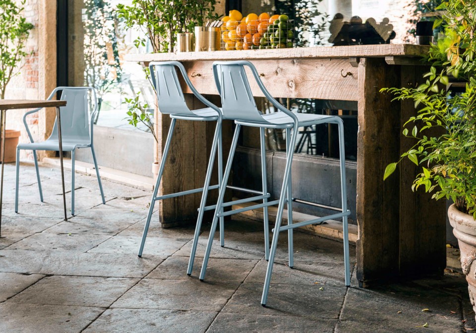 Tabouret haut Ola avec structure et base en acier peint