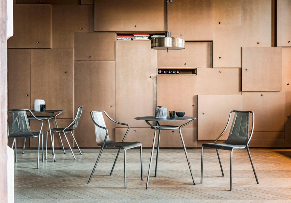 Ola chair with armrests also suitable for outdoor use made of painted steel