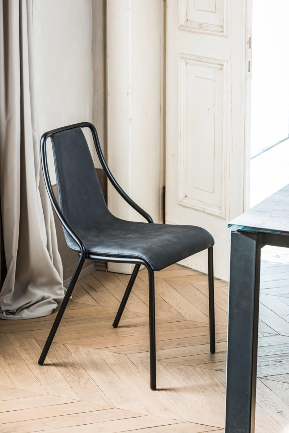 Ola chair with black fabric seat and black metal base