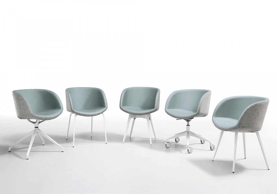 Sonny armchair with seat in light blue leather and back shell in gray fabric. The base is in metal