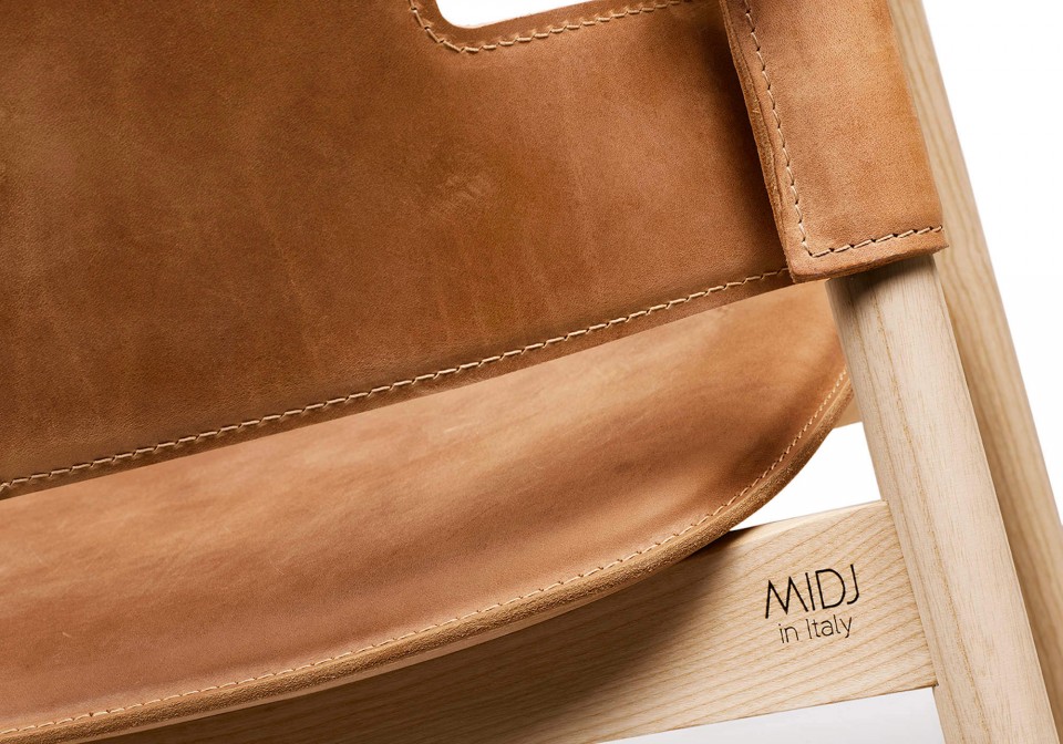 Detail of the back of the armchair back in brown leather