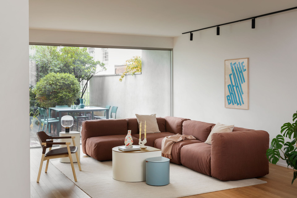 Drop coffee table collection
