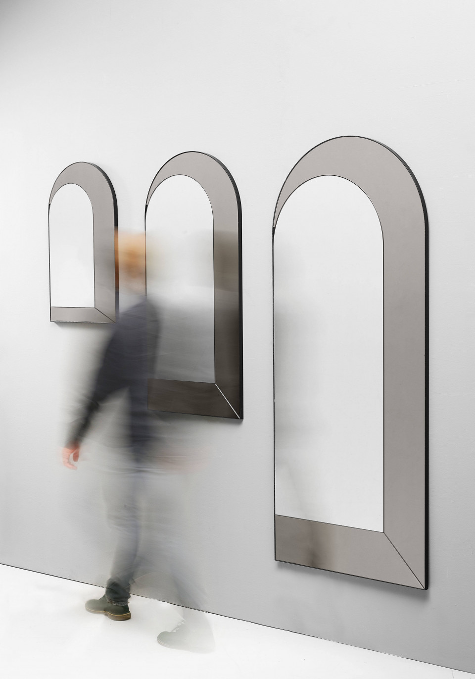 Peek wall mirror