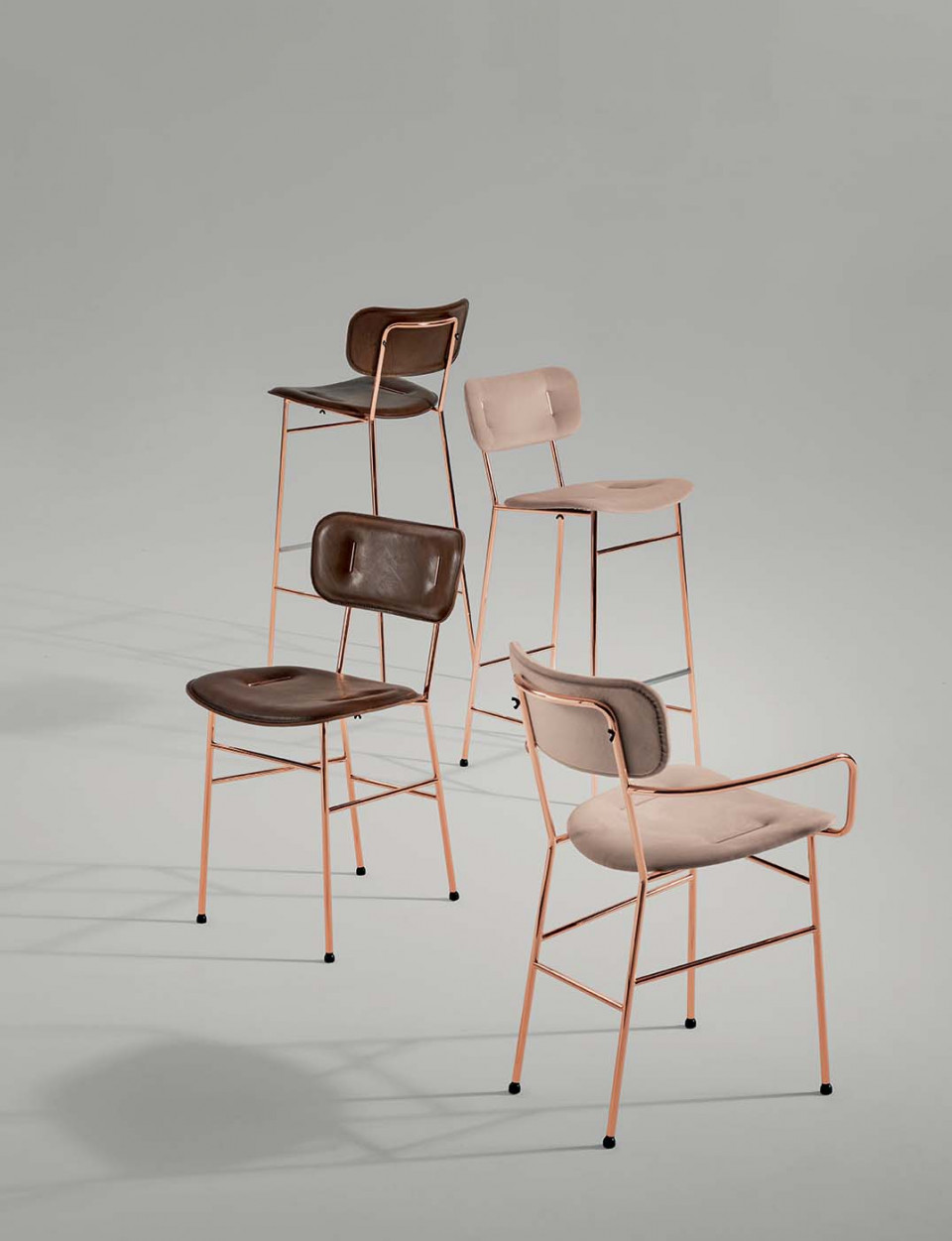 Piuma stool in pink fabric