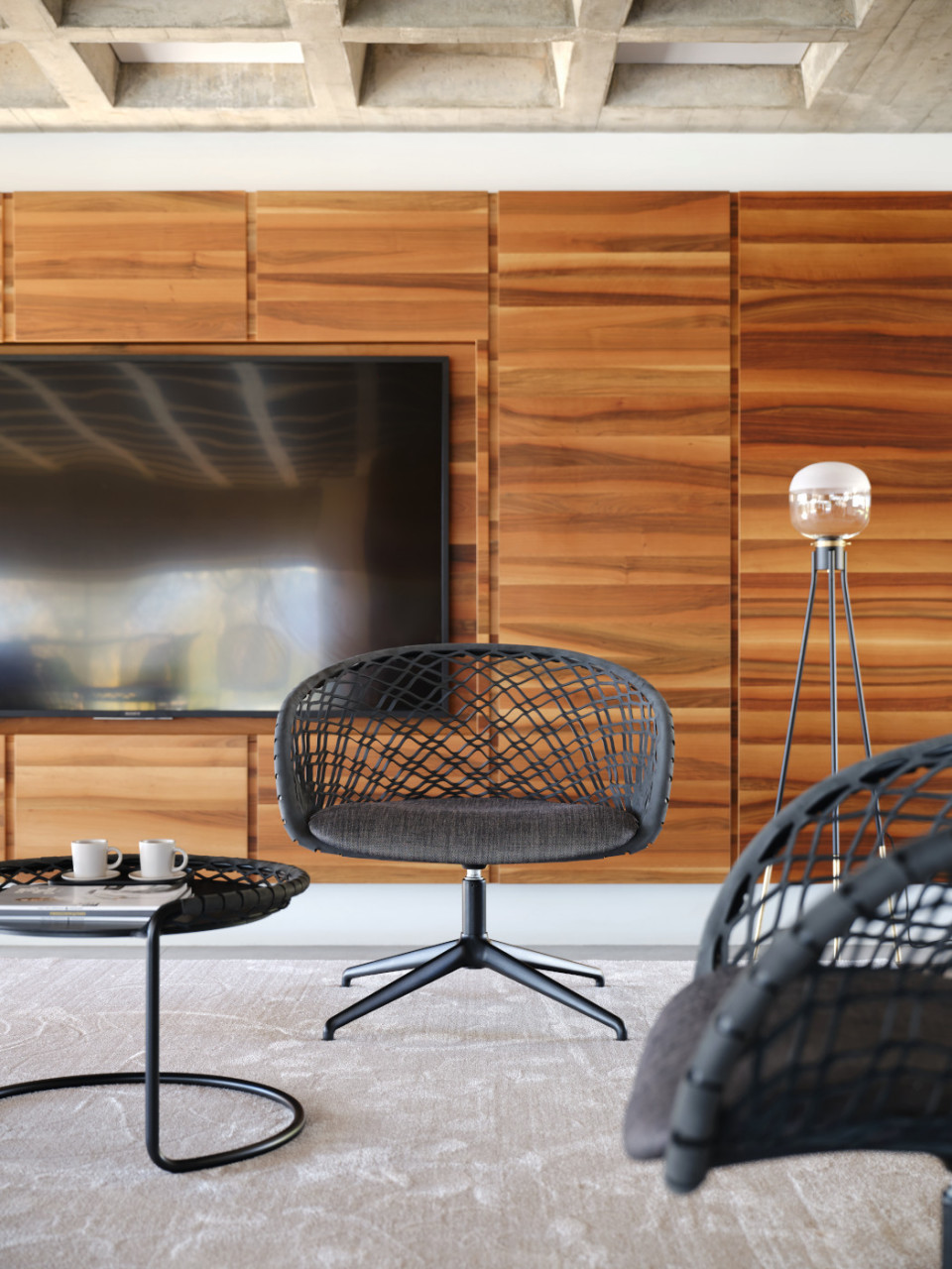 p47 swivel lounge armchair in hide 