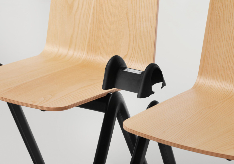 Chaise Stack à quatre pieds empilable en polypropylène avec coque recouverte en tissu, cuir ou similicuir MIDJ