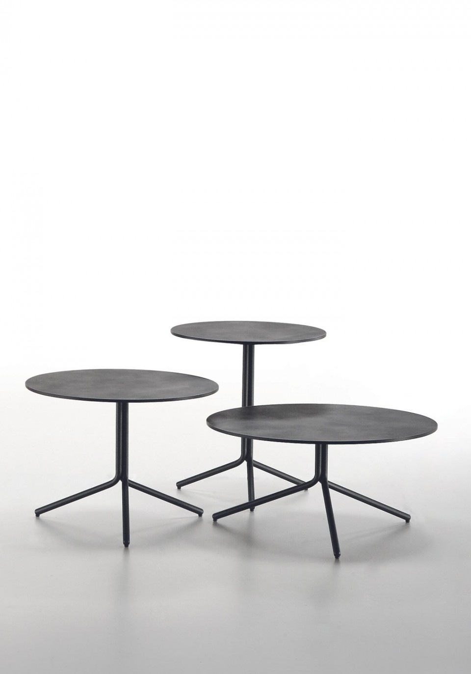 Trampoliere coffee table designed by MIDJ