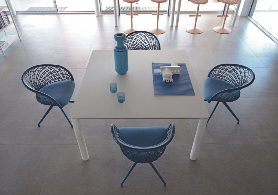 Woody fixed table by Midj