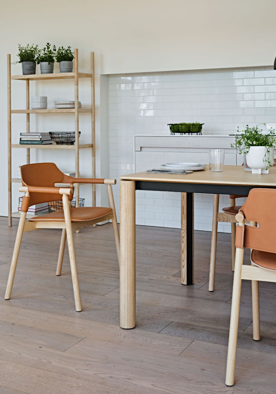 Woody fixed table by Midj