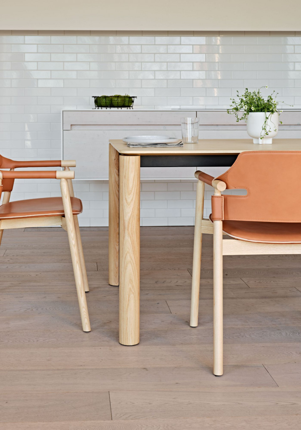 Woody fixed table by Midj