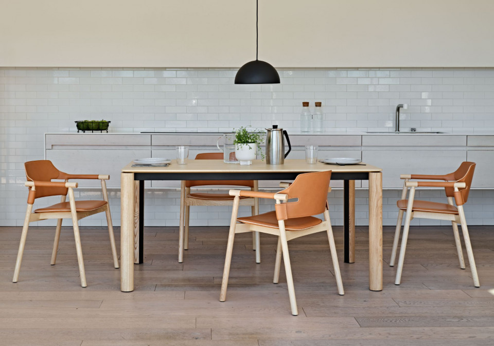 Woody fixed table by Midj