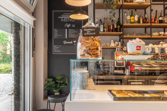 Caffetteria Vaniglia Bakery with MIDJ design furniture
