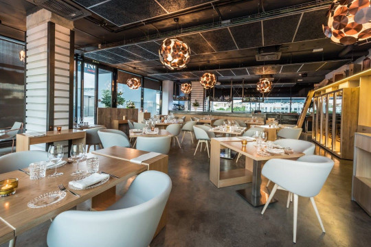 Poltrone imbottite di design per ristorante