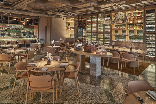 restaurantTurk Fatih Tutak with suite armchairs by midj