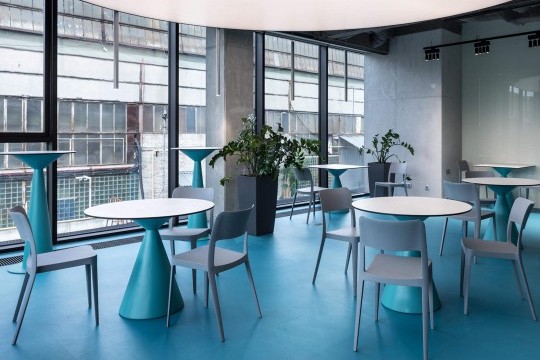 Chaises modernes en plastique modèle Nenè en polypropylène gris-bleu