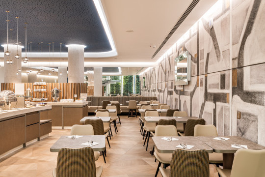 hotel firenze in la spezia with dalia chairs by midj