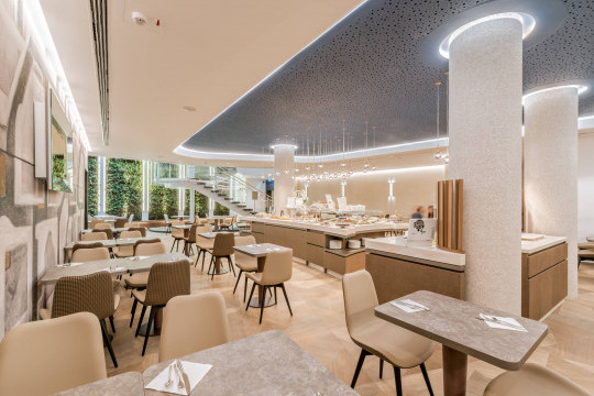 hotel firenze in la spezia with dalia chairs by midj