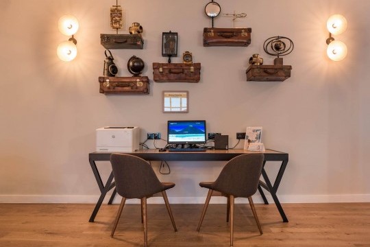 The Sonny chairs with wooden base and upholstery in two different fabrics decorate the halls of the Hotel Indigo in Manchester