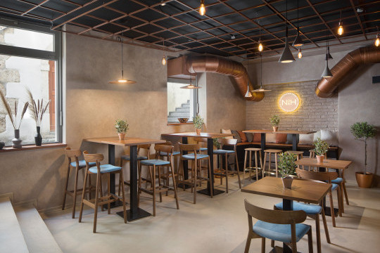 Nosh – Cosmopolitan Food & Bar furnished with Midj's Montera chairs, Composit tables, Apelle coat rack