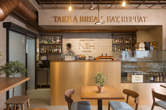 Nosh – Cosmopolitan Food & Bar furnished with Midj's Montera chairs, Composit tables, Apelle coat rack