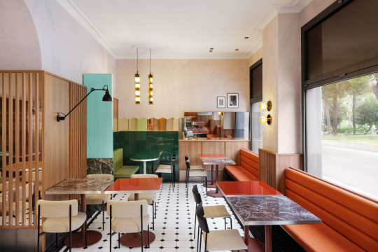 Punto e Pasta restaurant with MIDJ design chairs 