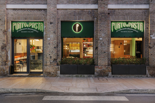 Punto e Pasta restaurant with MIDJ design chairs 