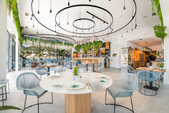 restaurant Suculenta Port de Sóller with guapa collection chairs and armchairs by midj
